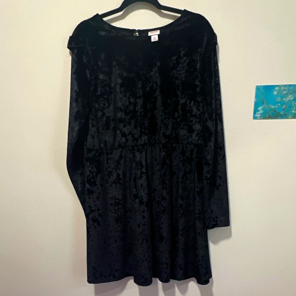 Mossimo Women’s Black Velvet Keyhole Long Sleeve Knee Length Goth XXL Whimsy